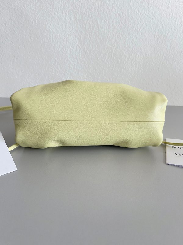 Réplique sac Bottega Veneta Mini Pouch avec bandoulière en Zest Washed – Image 3