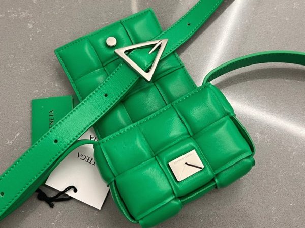 Contrefaçon Sac Bottega Veneta Candy Padded Cassette en Perruche – Image 3