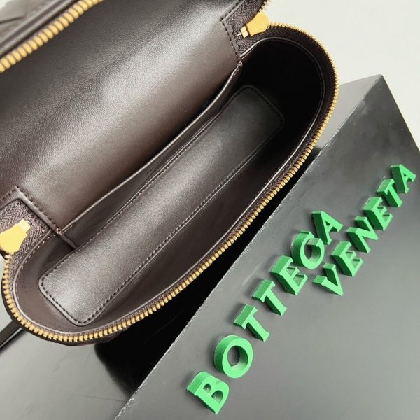 Contrefaçon vanity case Bottega Veneta Bang Bang en Fondant – Image 4