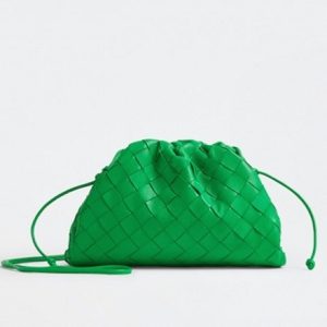 Faux Mini Pochette Bottega Veneta avec Sangle en Perruche