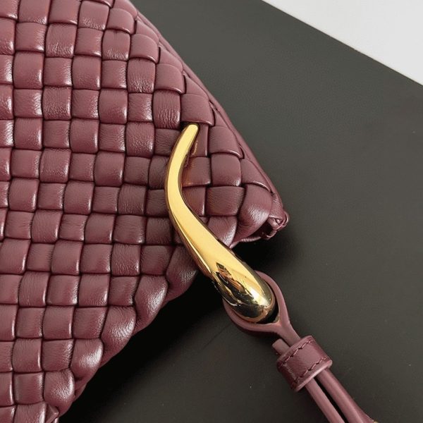 Fausse Bottega Veneta Clicker Small Bag en Bordeaux – Image 3