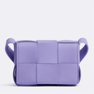 Contrefaçon du sac Bottega Veneta Candy Cassette en Wisteria