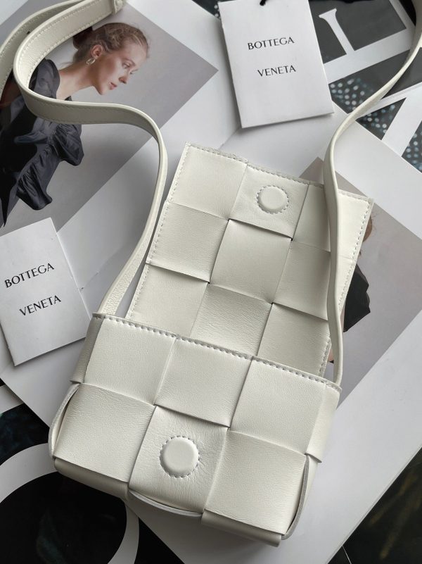 Imitation du sac Bottega Veneta Candy Cassette en blanc – Image 7