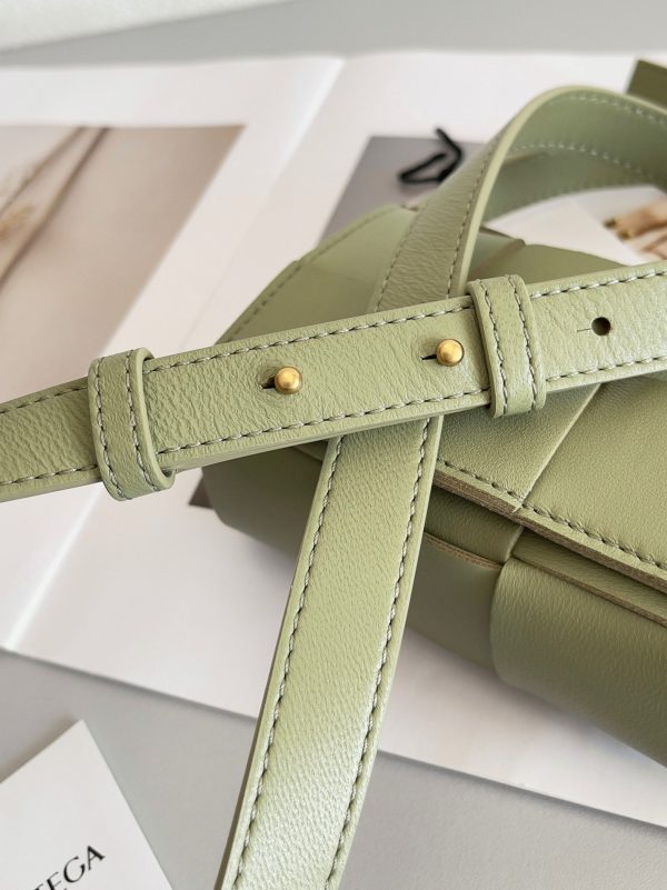 Fausse Bottega Veneta Candy Cassette en Travertine – Image 2