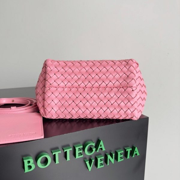 Réplique du sac Bottega Veneta Cabat Mini en cuir d’agneau intrecciato rose – Image 9