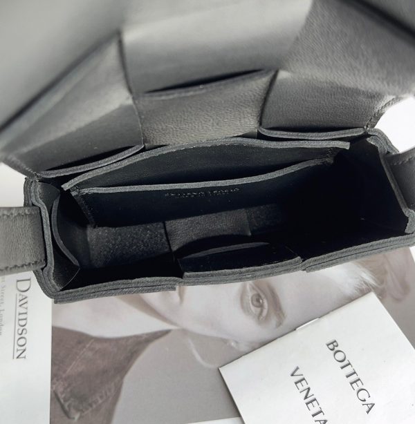 Fausse Bottega Veneta Candy Cassette en noir – Image 7