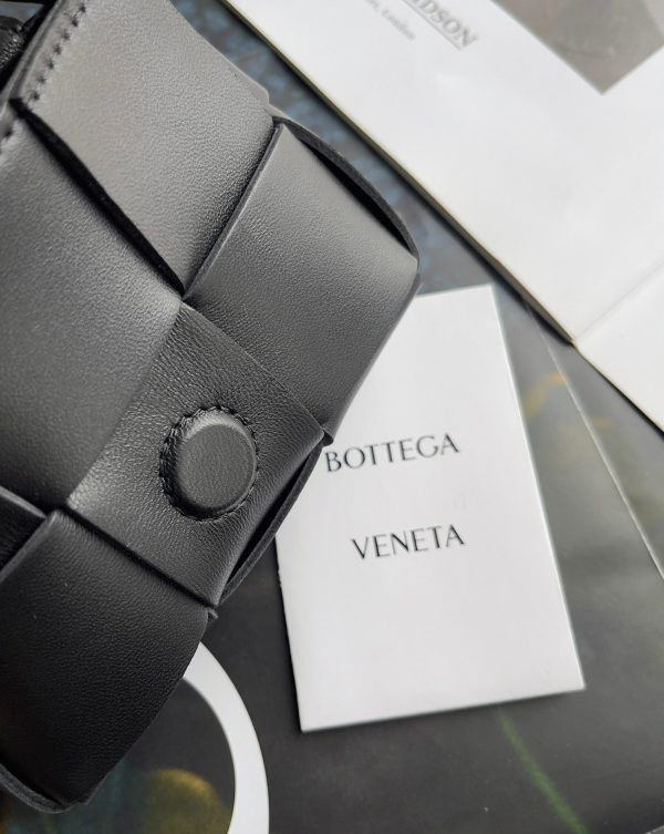 Fausse Bottega Veneta Candy Cassette en noir – Image 5