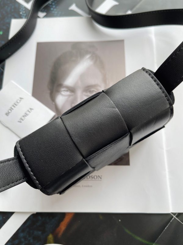 Fausse Bottega Veneta Candy Cassette en noir – Image 4