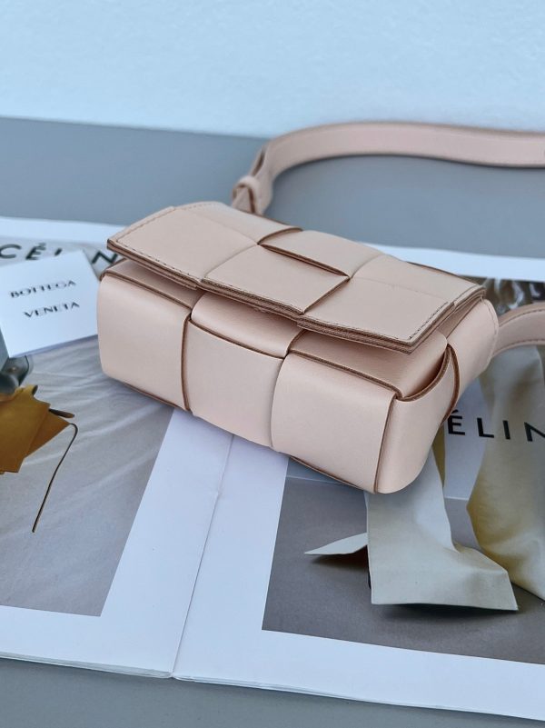 Fausse Bottega Veneta Candy Cassette en Melon lavé – Image 4