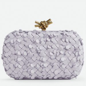 Fausse Bottega Veneta Knot Minaudiere Clutch en Sequins Oyster