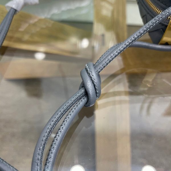 Réplique Mini Sac Bottega Veneta Loop en Gris – Image 2