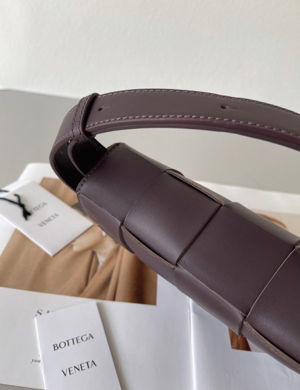 Contrefaçon du sac Bottega Veneta Cassette en Fondant – Image 8