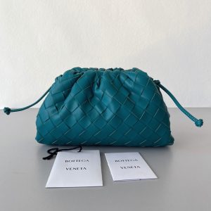 Faux Mini Pochette Bottega Veneta avec Sangle en Colvert