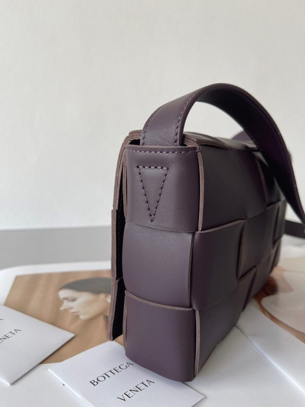 Contrefaçon du sac Bottega Veneta Cassette en Fondant – Image 6