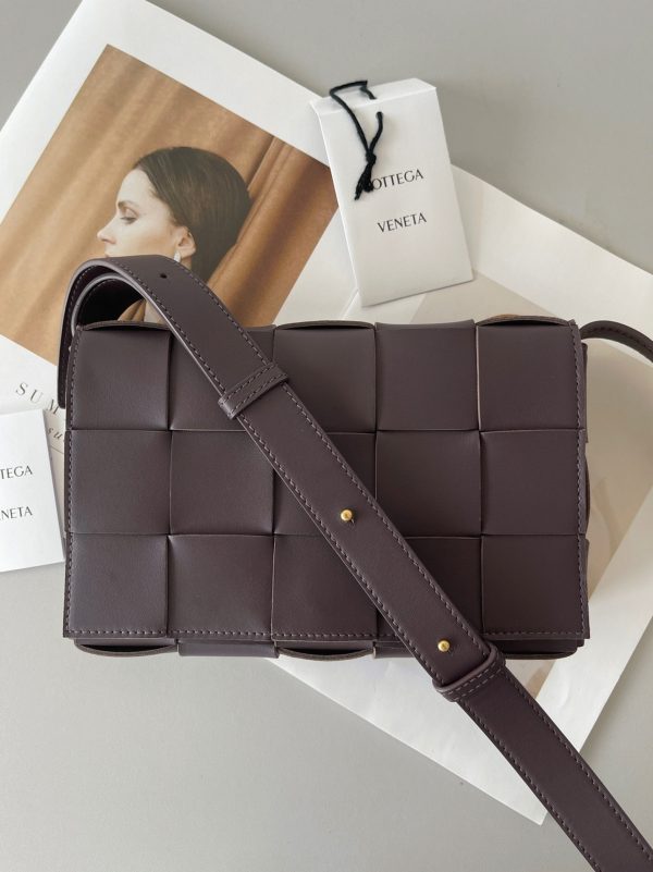 Contrefaçon du sac Bottega Veneta Cassette en Fondant – Image 5