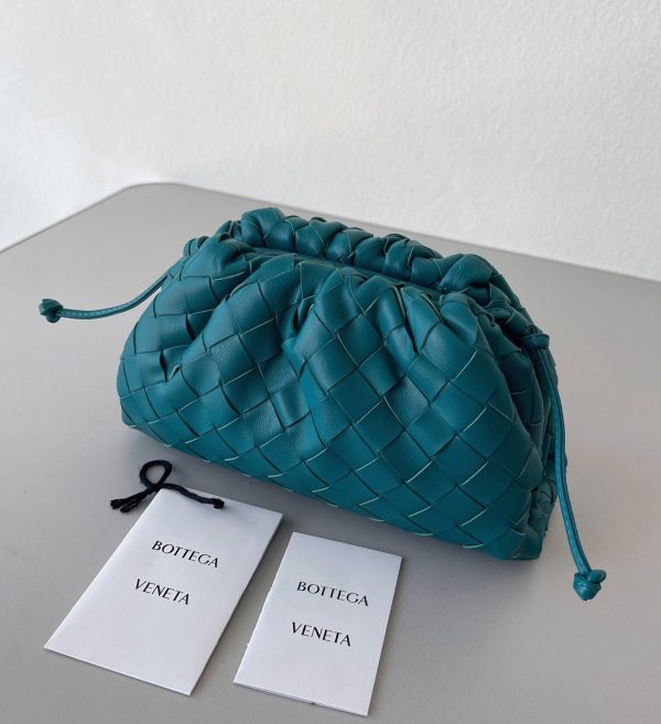 Faux Mini Pochette Bottega Veneta avec Sangle en Colvert – Image 5