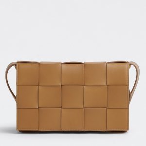 Réplique du sac Bottega Veneta Cassette en caramel