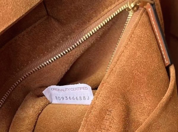 Réplique du sac Bottega Veneta Arco Small en cuir de veau intrecciato caramel – Image 9