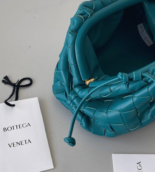 Faux Mini Pochette Bottega Veneta avec Sangle en Colvert – Image 4