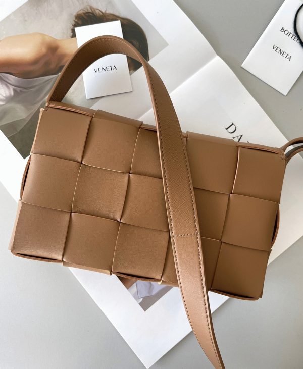 Réplique du sac Bottega Veneta Cassette en caramel – Image 6