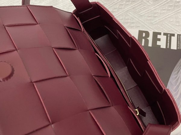 Fausse Bottega Veneta Cassette en Bordeaux – Image 9