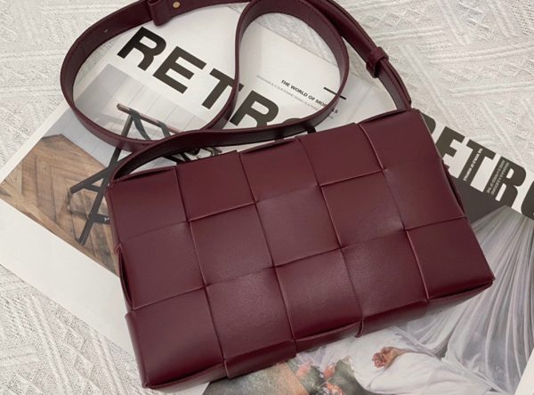 Fausse Bottega Veneta Cassette en Bordeaux – Image 8