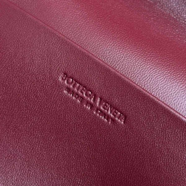 Réplique vanity case Bottega Veneta Bang Bang en Cerise – Image 10