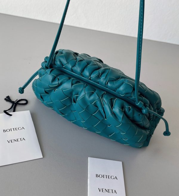 Faux Mini Pochette Bottega Veneta avec Sangle en Colvert – Image 3