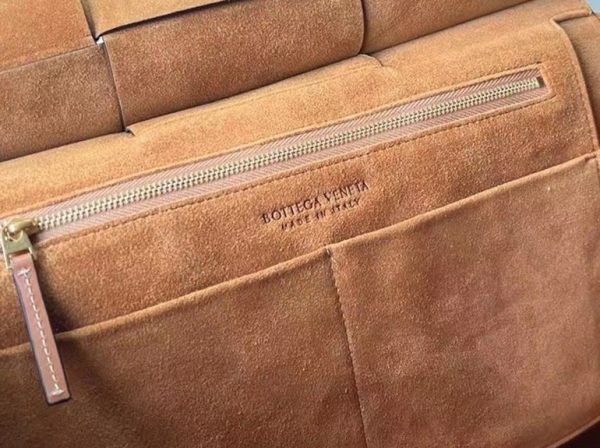 Fausse Bottega Veneta Arco Mini en cuir grainé caramel – Image 9