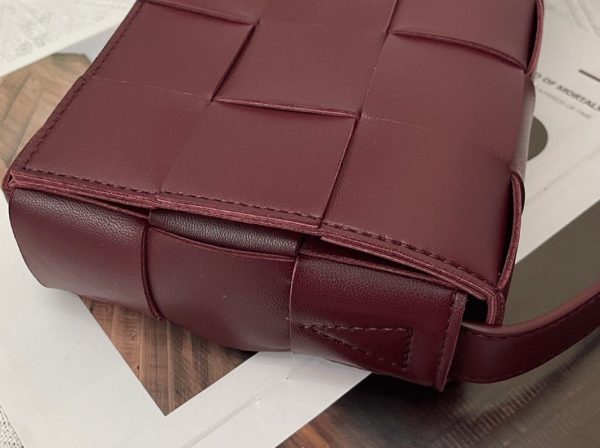 Fausse Bottega Veneta Cassette en Bordeaux – Image 5