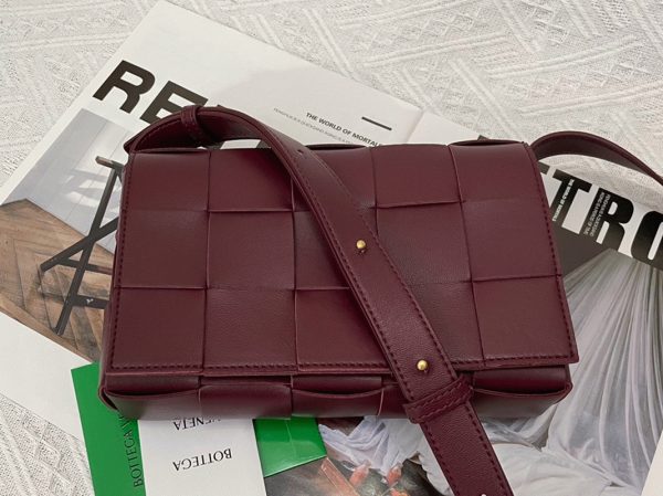 Fausse Bottega Veneta Cassette en Bordeaux – Image 3
