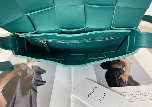 Fausse Bottega Veneta Cassette en Blaster – Image 6