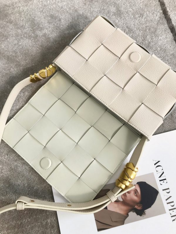 Faux Sac Bottega Veneta Cassette en Blanc – Image 10