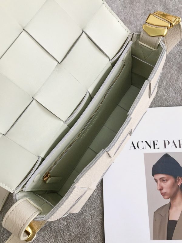 Faux Sac Bottega Veneta Cassette en Blanc – Image 9