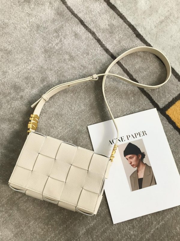 Faux Sac Bottega Veneta Cassette en Blanc – Image 7