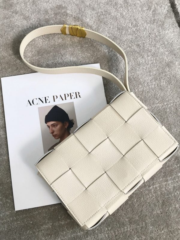 Faux Sac Bottega Veneta Cassette en Blanc – Image 6