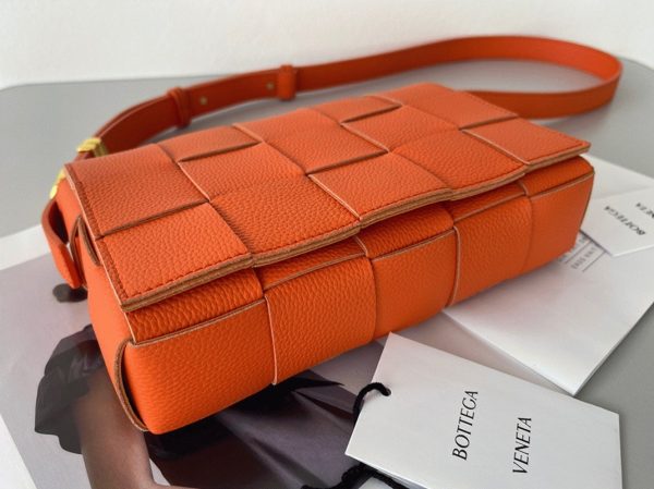 Contrefaçon Sac Bottega Veneta Cassette en Érable – Image 9