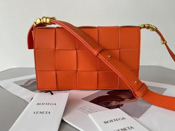 Contrefaçon Sac Bottega Veneta Cassette en Érable – Image 8