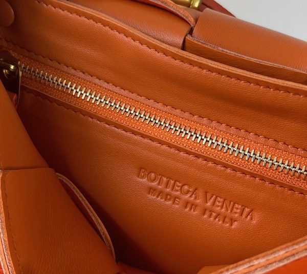 Contrefaçon Sac Bottega Veneta Cassette en Érable – Image 5