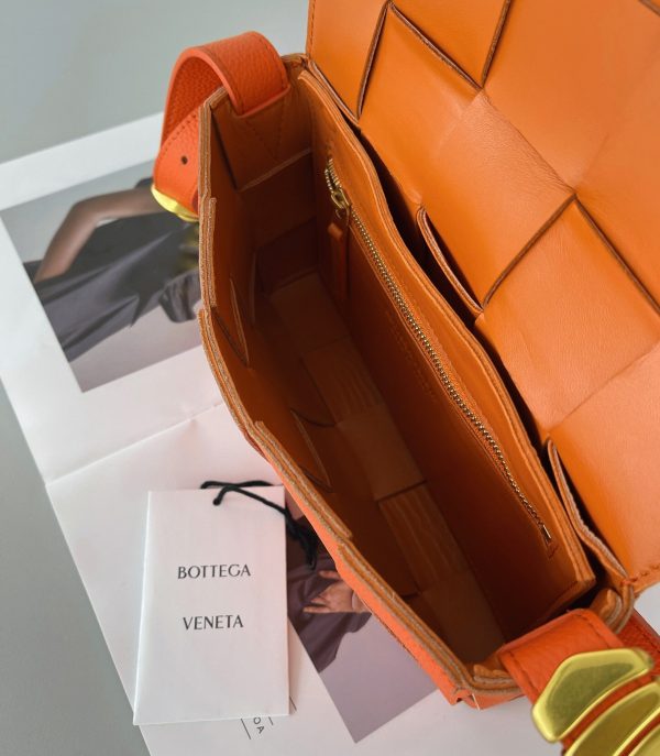 Contrefaçon Sac Bottega Veneta Cassette en Érable – Image 4