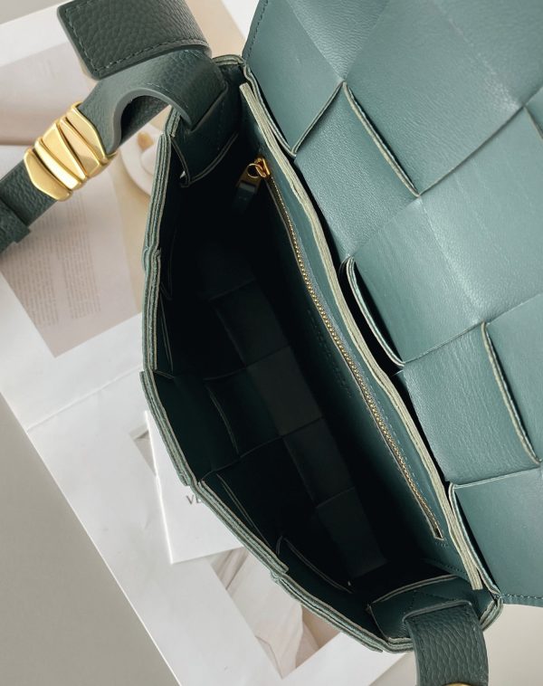 Faux Sac Bottega Veneta Cassette en Raintree – Image 9