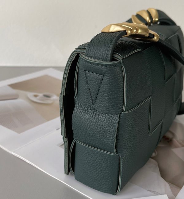 Faux Sac Bottega Veneta Cassette en Raintree – Image 6