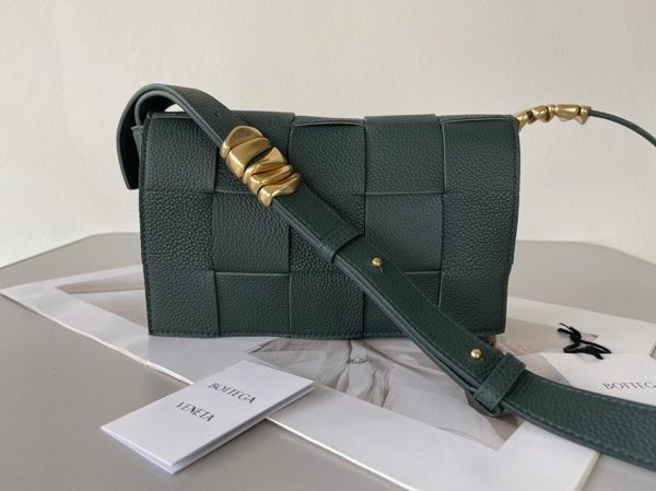 Faux Sac Bottega Veneta Cassette en Raintree – Image 5
