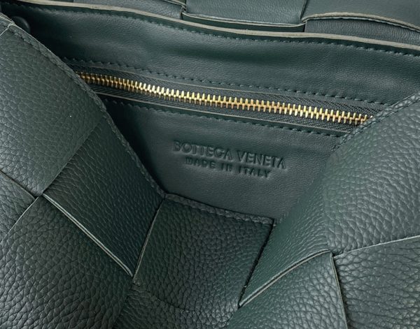 Faux Sac Bottega Veneta Cassette en Raintree – Image 2