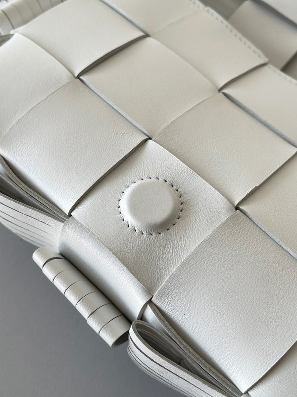 Réplique Sac Bottega Veneta Cassette à Franges en Blanc – Image 10