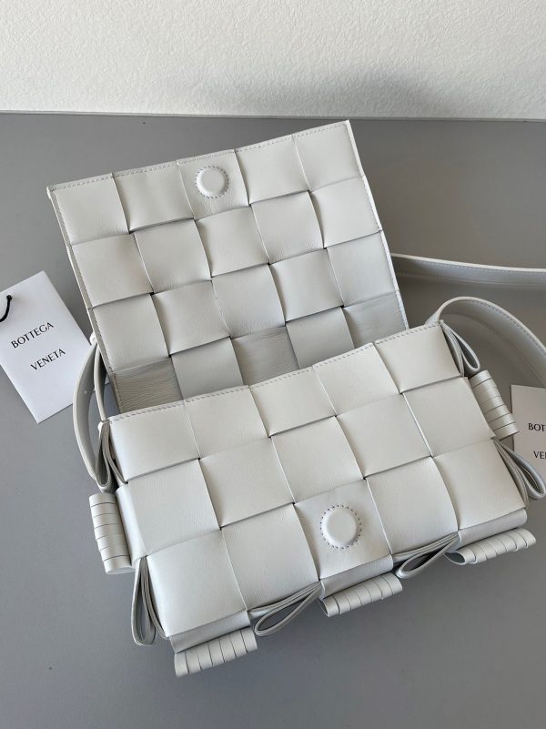 Réplique Sac Bottega Veneta Cassette à Franges en Blanc – Image 9
