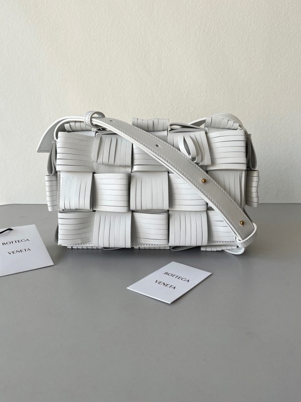 Réplique Sac Bottega Veneta Cassette à Franges en Blanc – Image 5