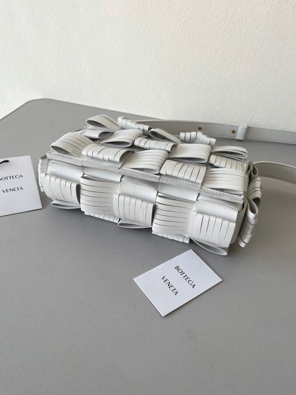 Réplique Sac Bottega Veneta Cassette à Franges en Blanc – Image 2