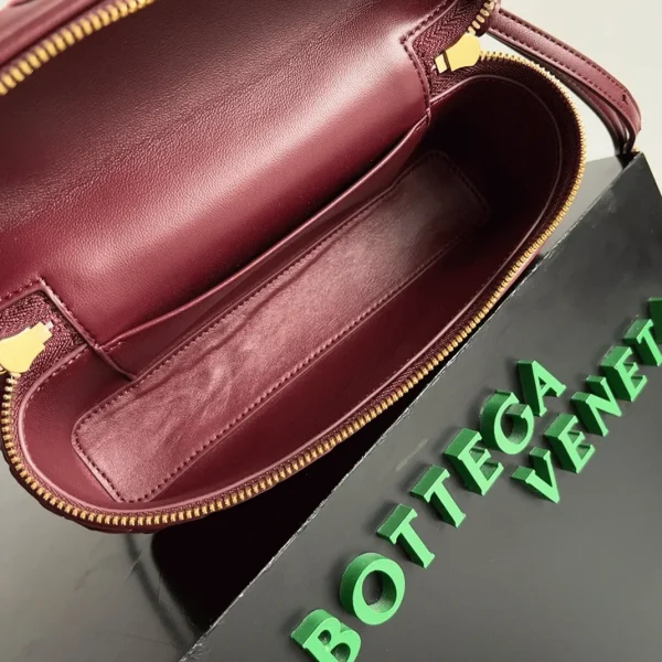 Réplique vanity case Bottega Veneta Bang Bang en Cerise – Image 3