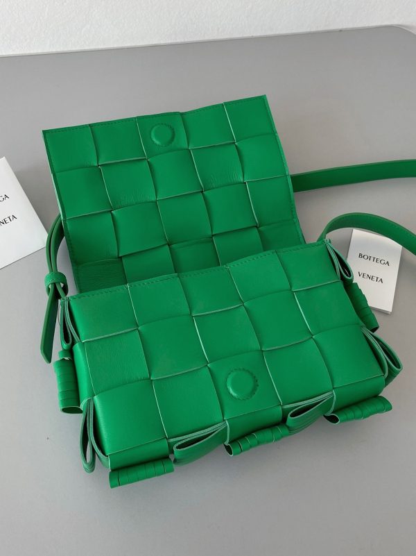 Contrefaçon Sac Bottega Veneta Cassette à Franges en Perruche – Image 8